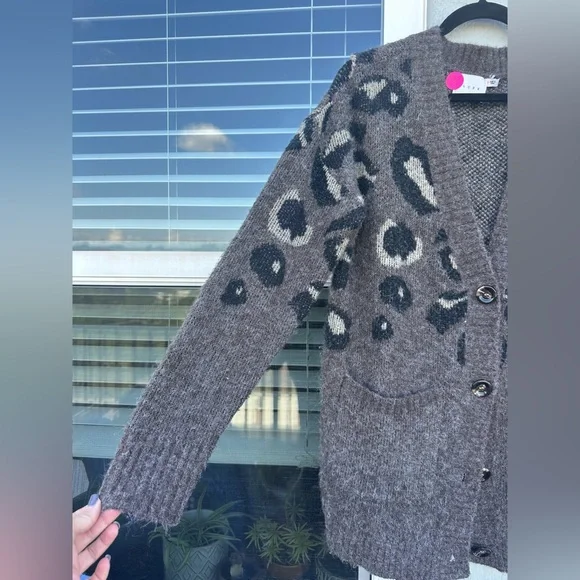 LUSH Women’s Leopard Cheetah Animal Print Cardigan Sweater - Picture 7 of 7
